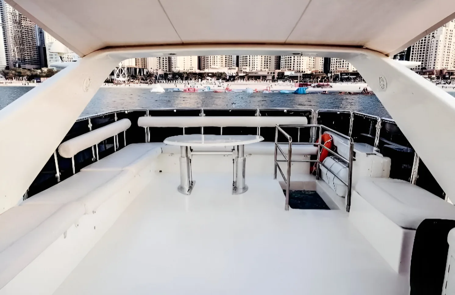 Azimut 80 Ft Yacht with Jacuzzi — 9