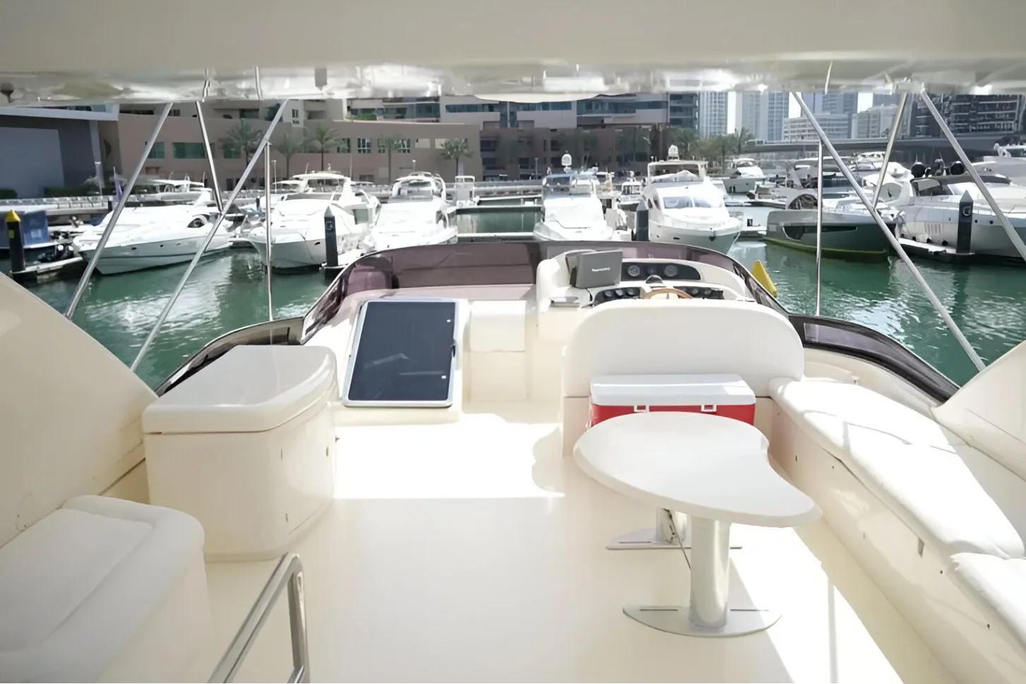 Azimut 80 Ft Yacht with Jacuzzi — 10