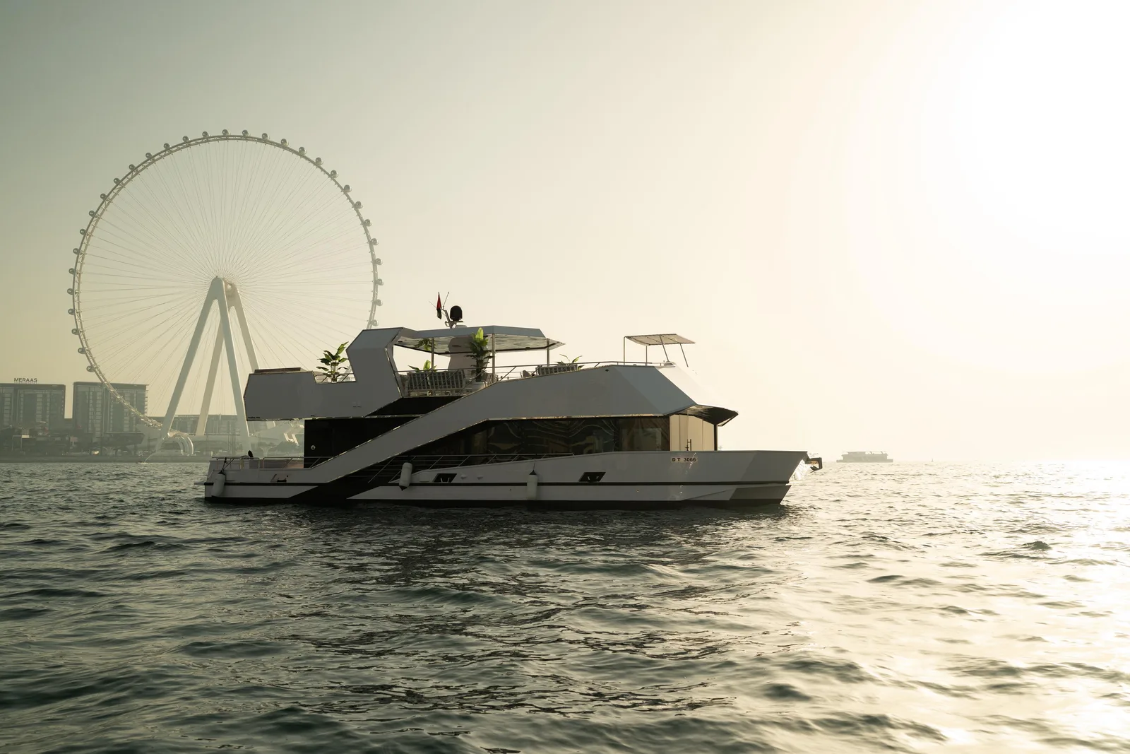Floating 100 Ft Yacht — 12