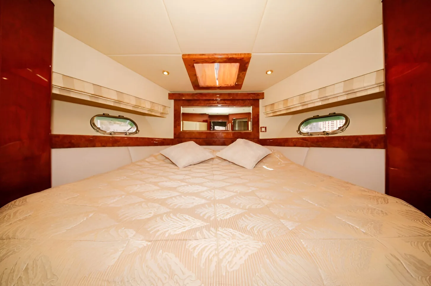 Majesty 55 Ft Yacht — 2