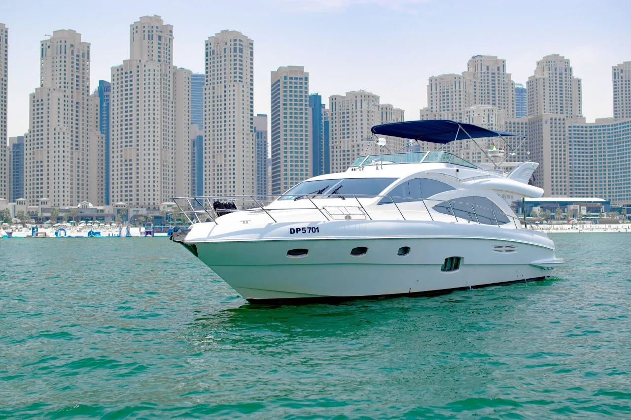Majesty 66 Ft Yacht — 6