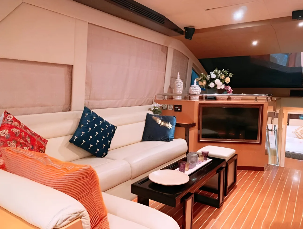 Majesty 66 Ft Yacht — 10