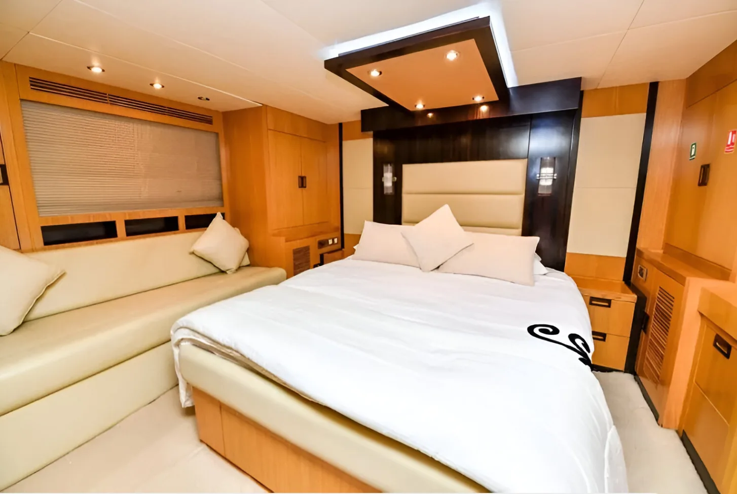 Majesty 66 Ft Yacht — 14