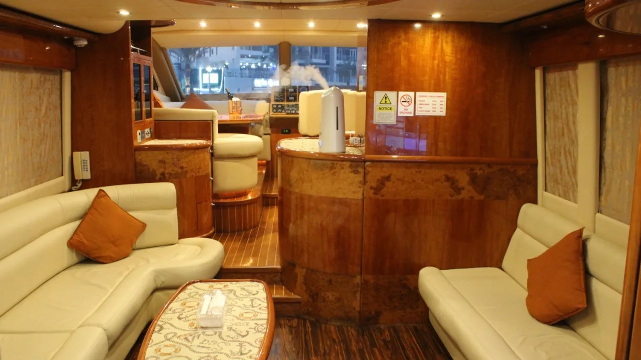 Majesty 70 Ft Yacht — 10