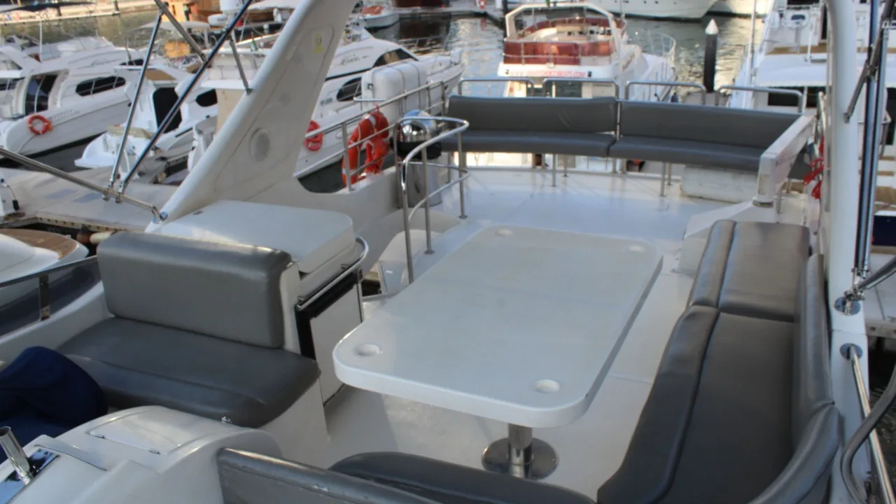 Majesty 70 Ft Yacht — 11