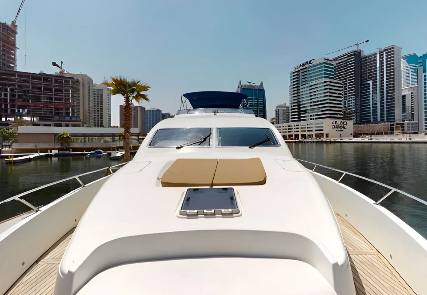 Majesty 88 Ft Yacht — 2