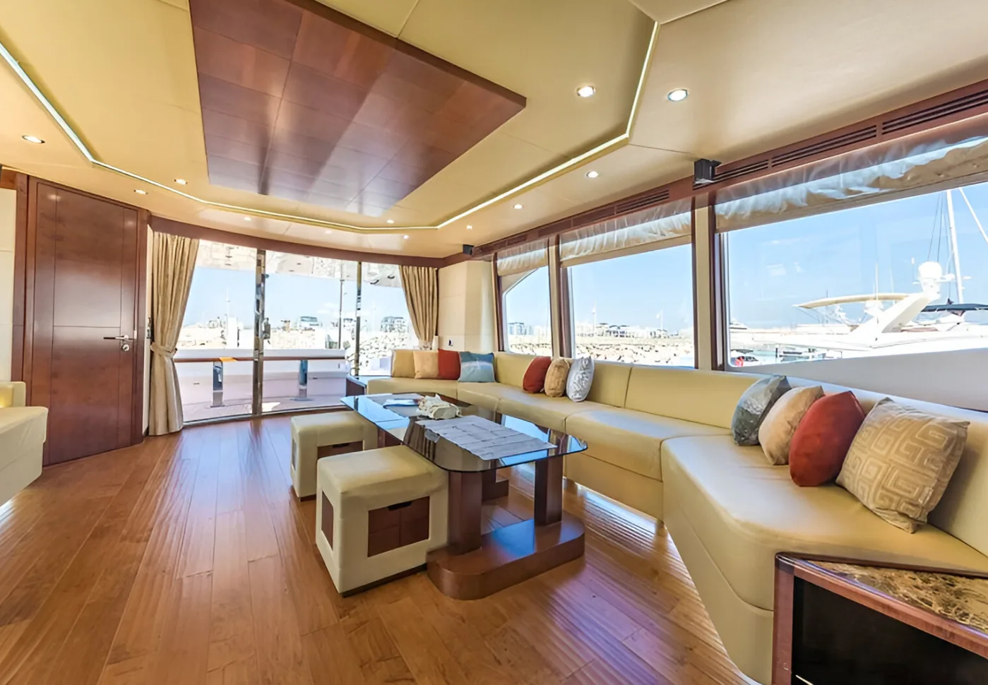 Majesty 88 Ft Yacht — 3