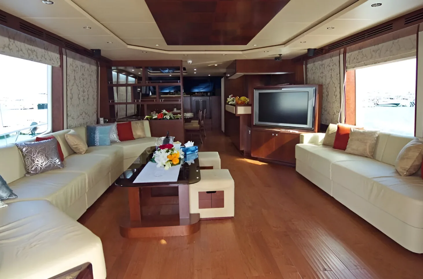 Majesty 88 Ft Yacht — 6