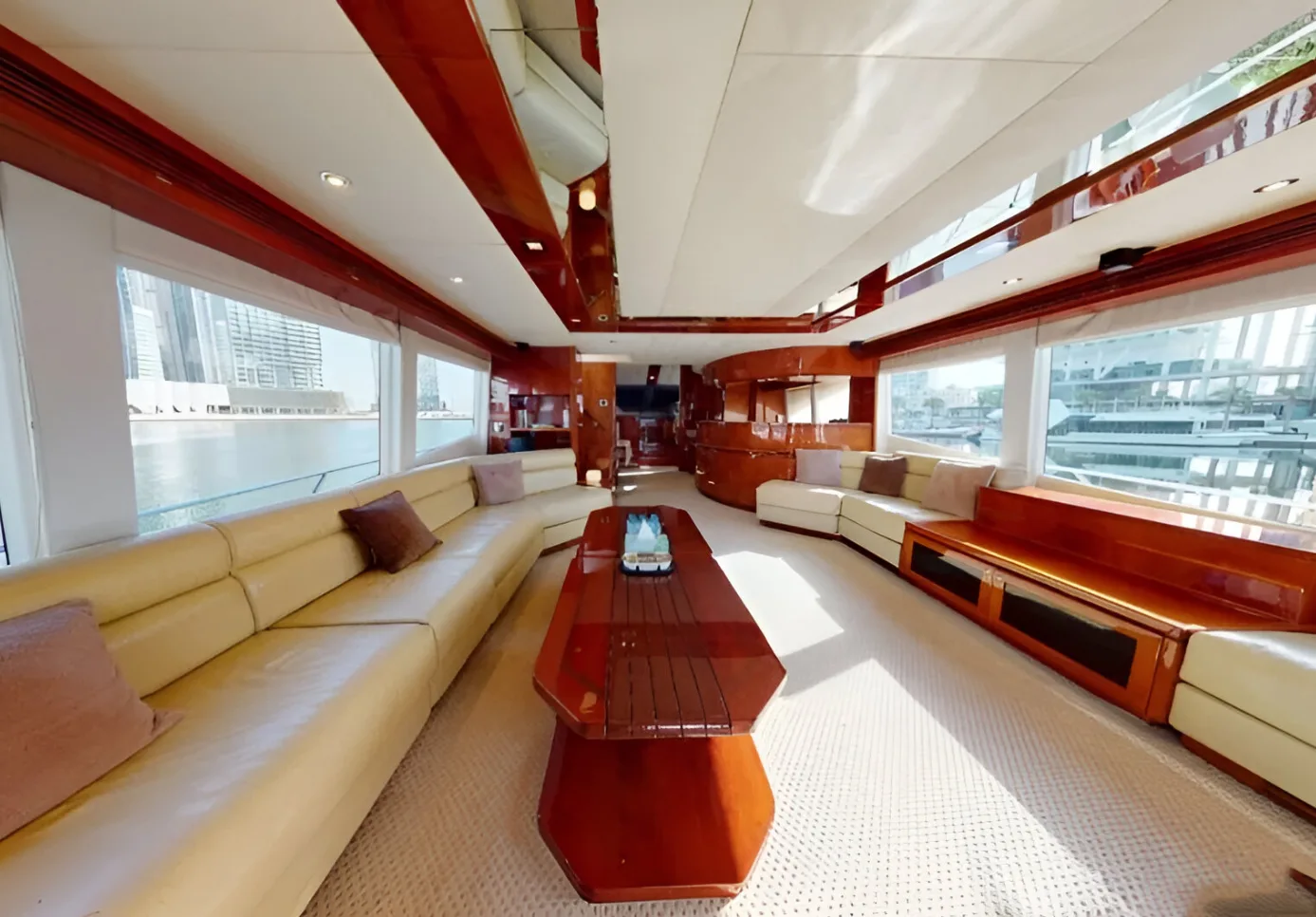 Majesty 88 Ft Yacht — 9