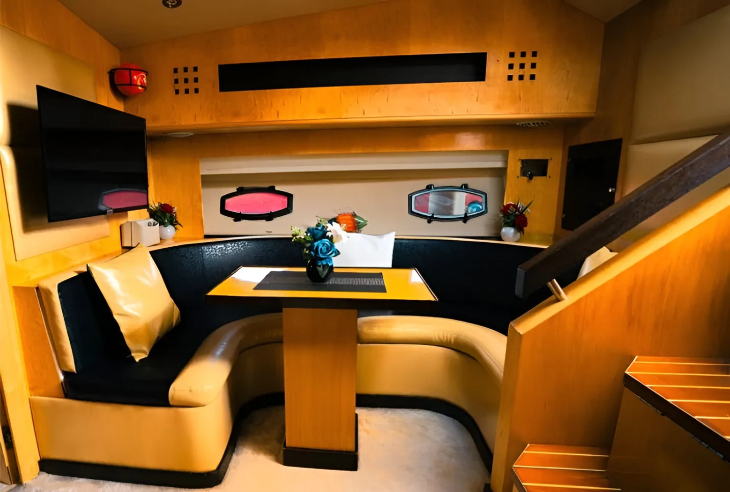 Luxury 40 Ft Mini Yacht — 9