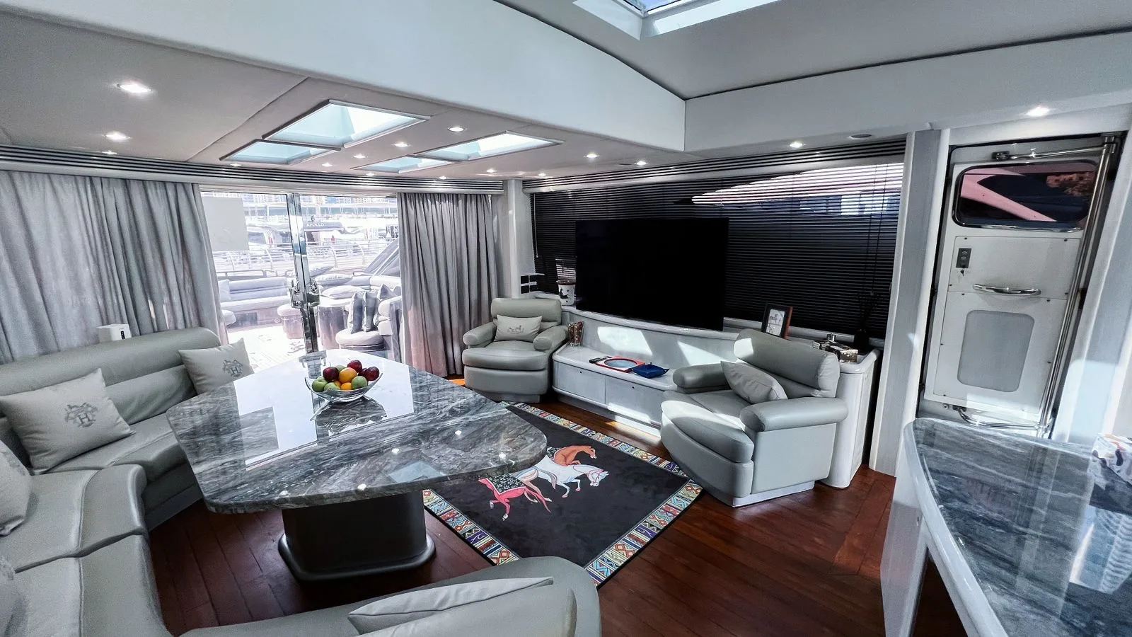 Sunseeker 95 Ft Super Yacht — 2